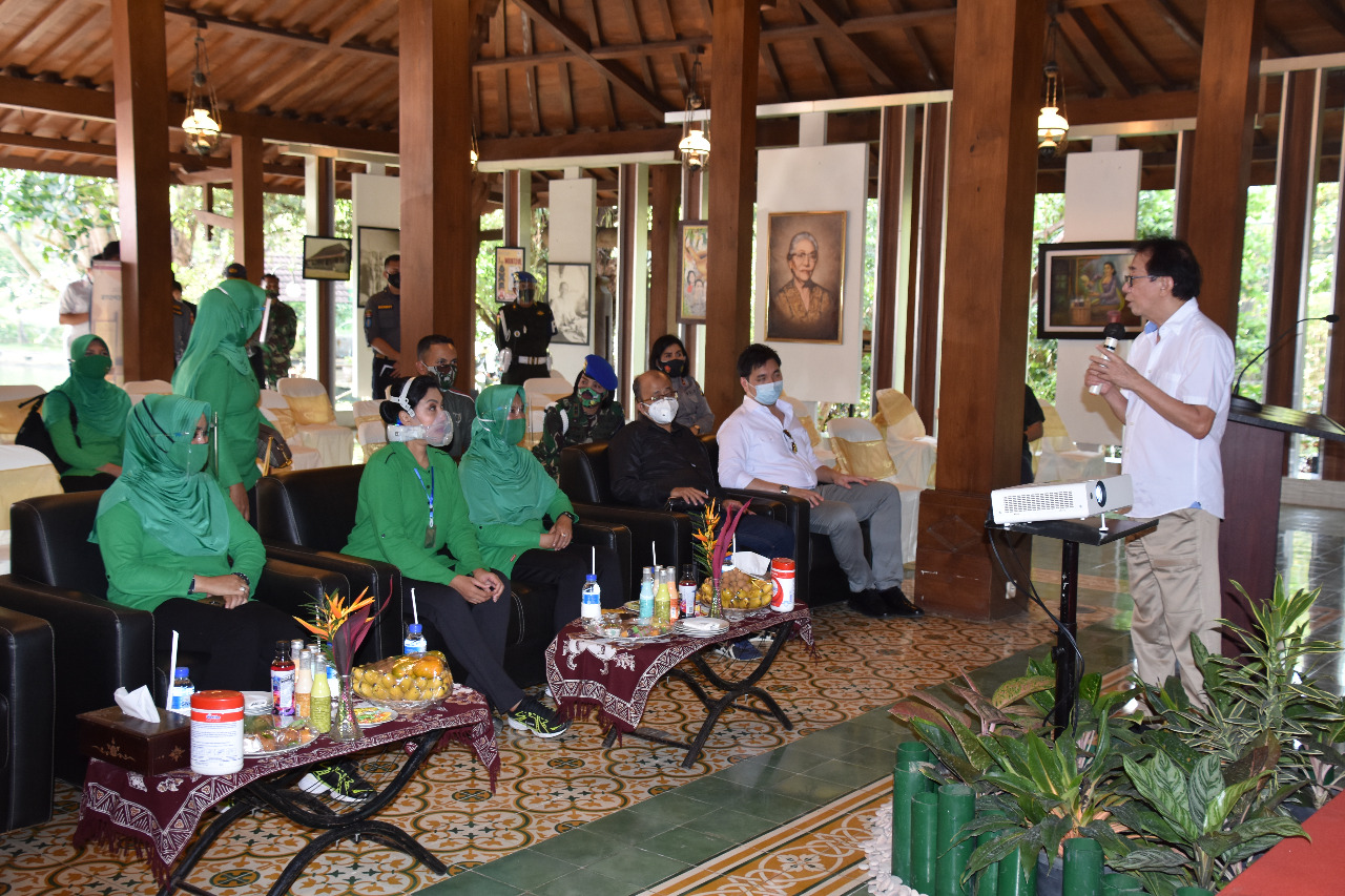 Ketua Persit Korem 073/MKT Dampingi Ibu Kasad Ny, Hetty Andika Perkasa Ke Pabrik Sidomuncul